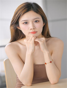 国产老狼一卡2卡3卡4卡隐藏版-出轨女人